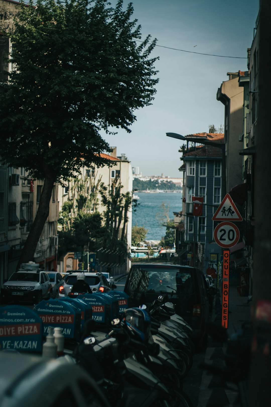 Tuzla’da Motosiklet Kullanmak: Tersane Kaosundan Sahil Esintisine İki Tekerlekli Hayatta Kalma Rehberi
